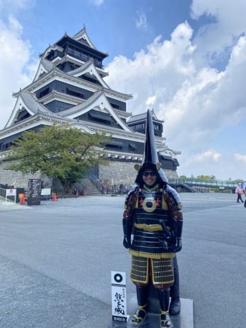 熊本城にて！顔はめパネルで清正公に扮した後輩のお坊さん！