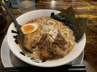 熊本ラーメン！一通り夕飯を食べ終えてからでも美味しいので食べきれました！体重は増えました…